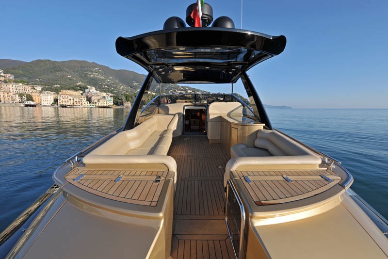 Sarnico Spider 46 GTS in navigazione (GDS) - uno yacht dalle prestazioni eccezionali e dalla linea unica